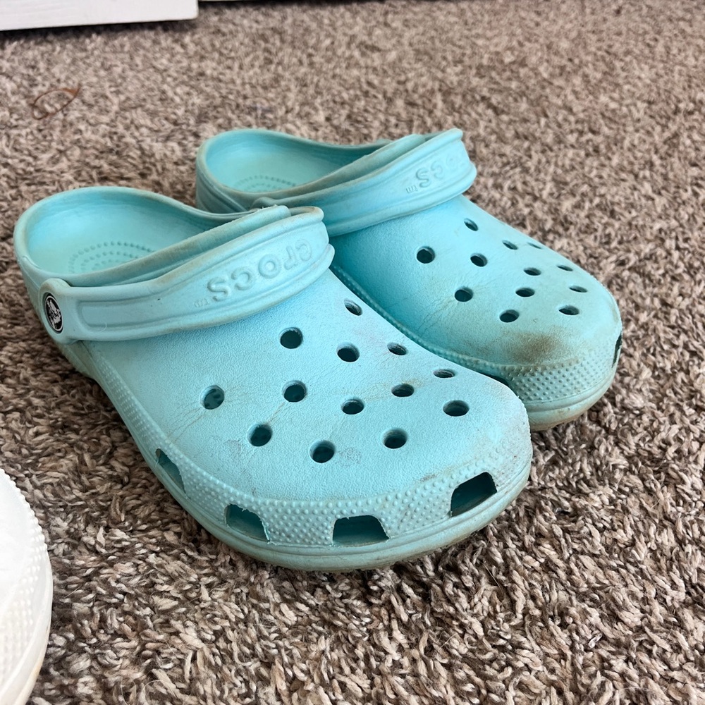 Teal size 8 crocs!